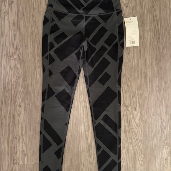 Lucy Perfect Core Geometric Black and Gray Leggings - Picture 1 of 5